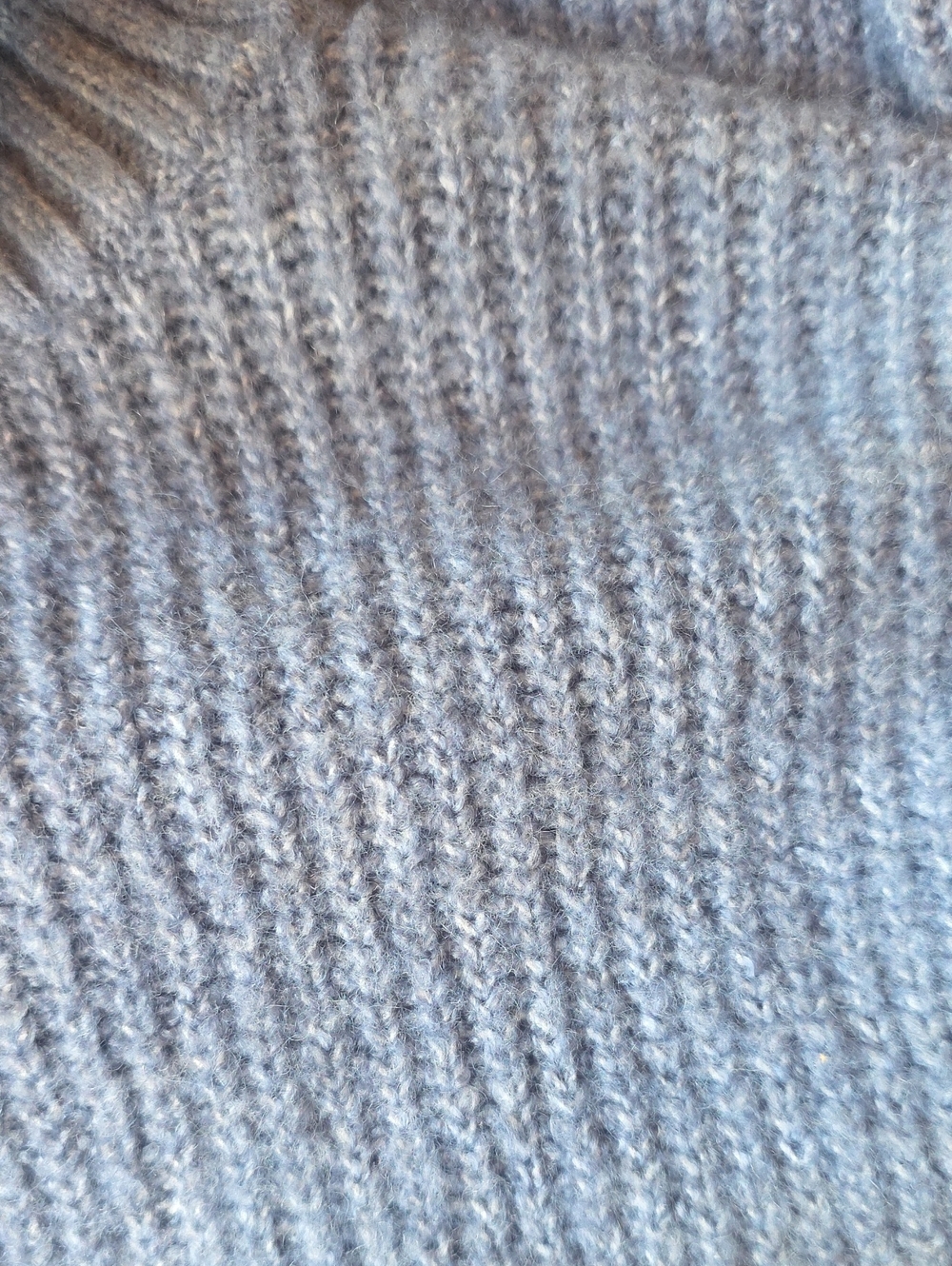 H&M Ribbed Turtleneck Sweater - Picture 3 of 3